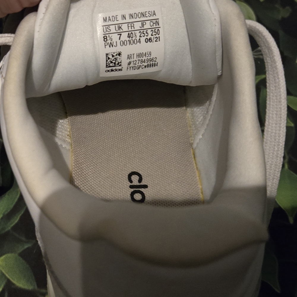 Adidad Cloudfoam White Sneakers - Picture 6 of 6